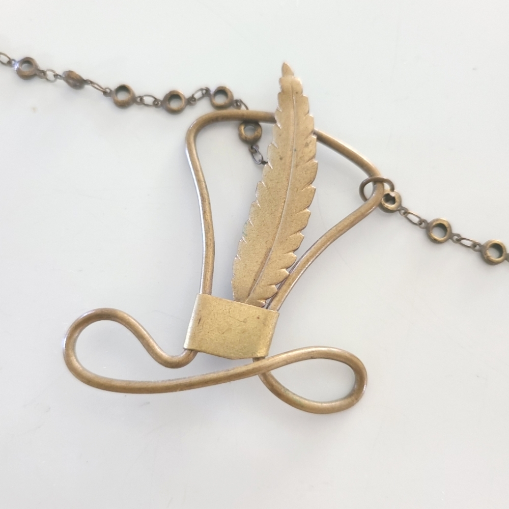Vintage Chain Tophat Pin Necklace feather Madhatter